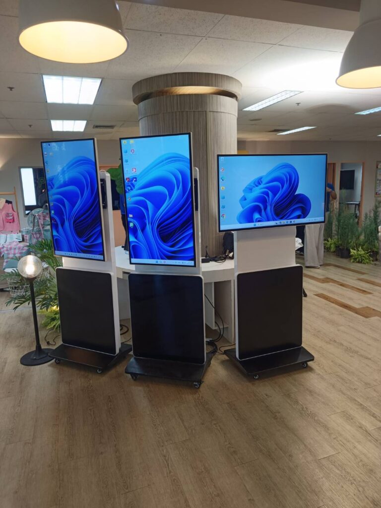 Twist Touch Screen 43" แนวตั้ง แนวนอน
